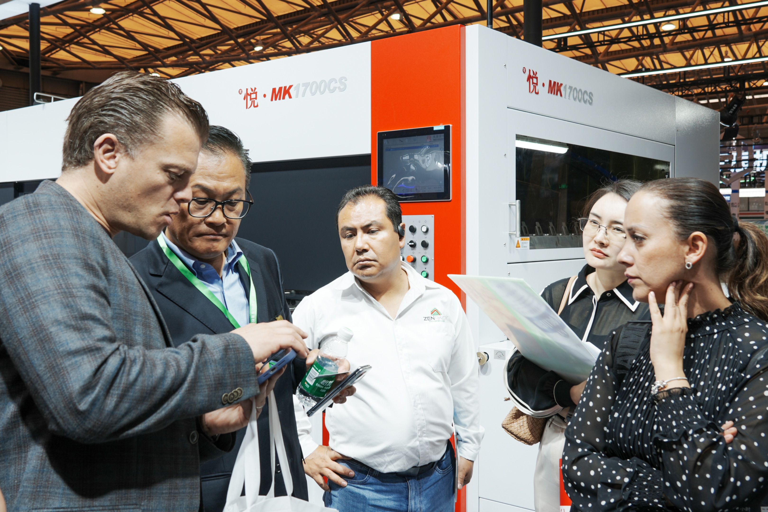 新葡的京集团350vip8888闪耀 WEPACK，大幅面模切机成为全球 “焦点”